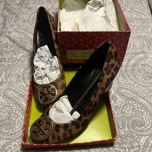 👡Tory Burch (Authentic) Leopard print close toe wedge 👡